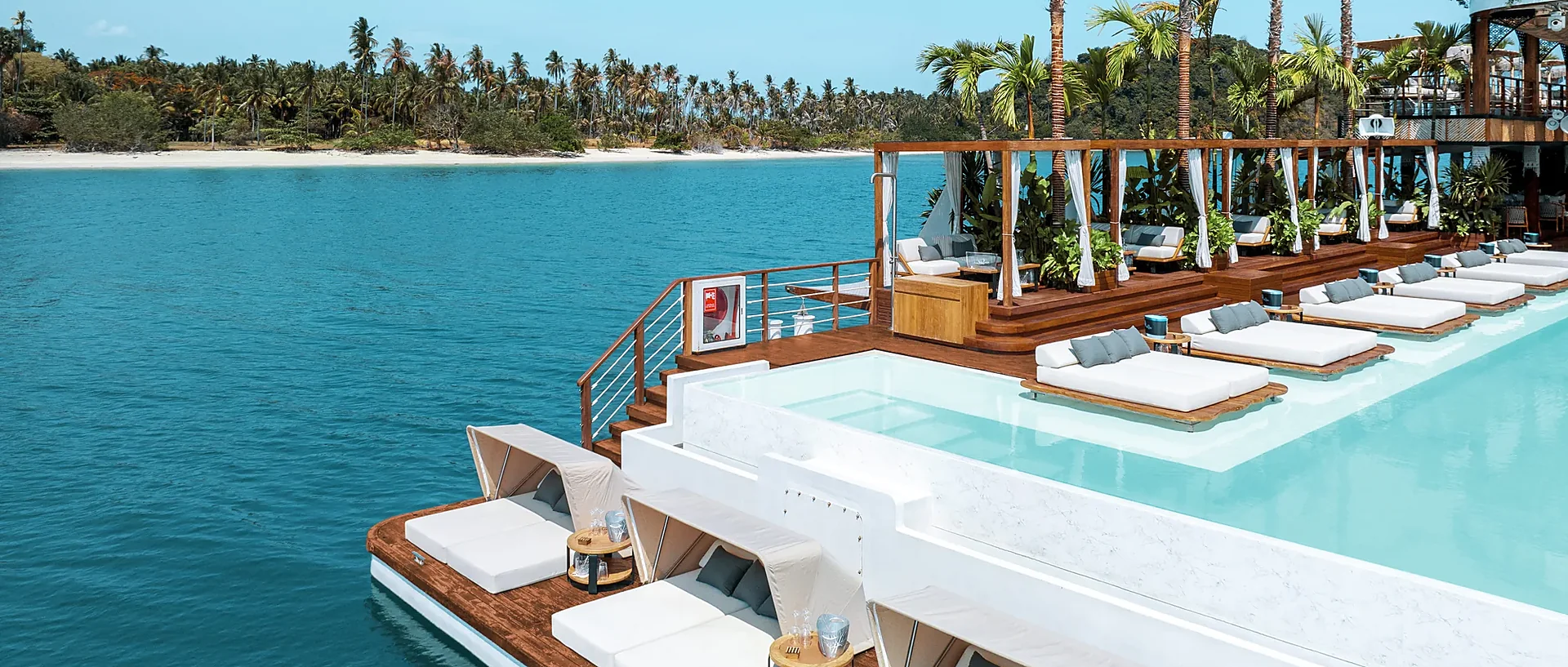 Crystal-clear turquoise seabed at YONA Beach Club in Phuket, perfect for a relaxing afternoon day pass