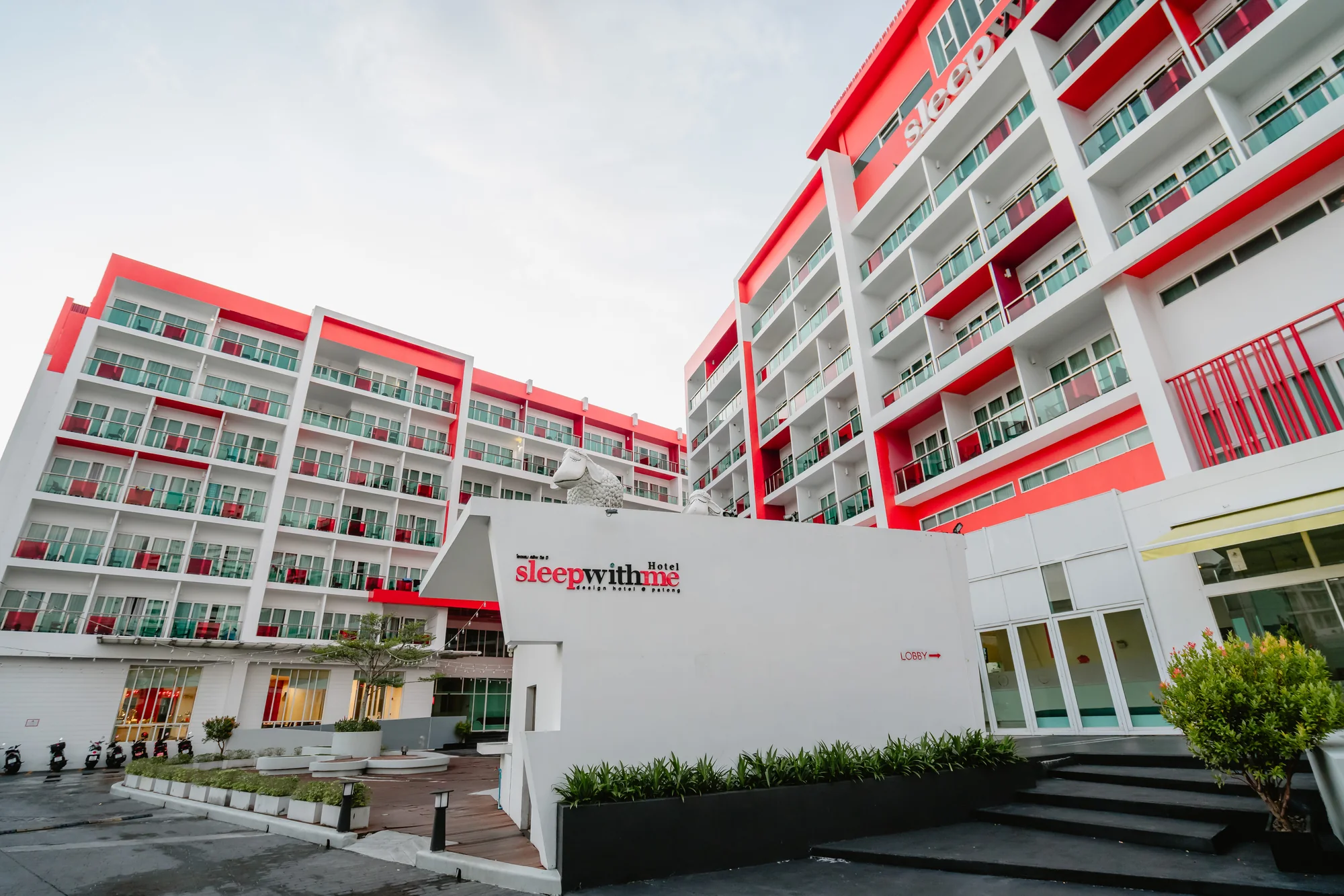 SLEEP WITH ME HOTEL Design Hotel @ Patong