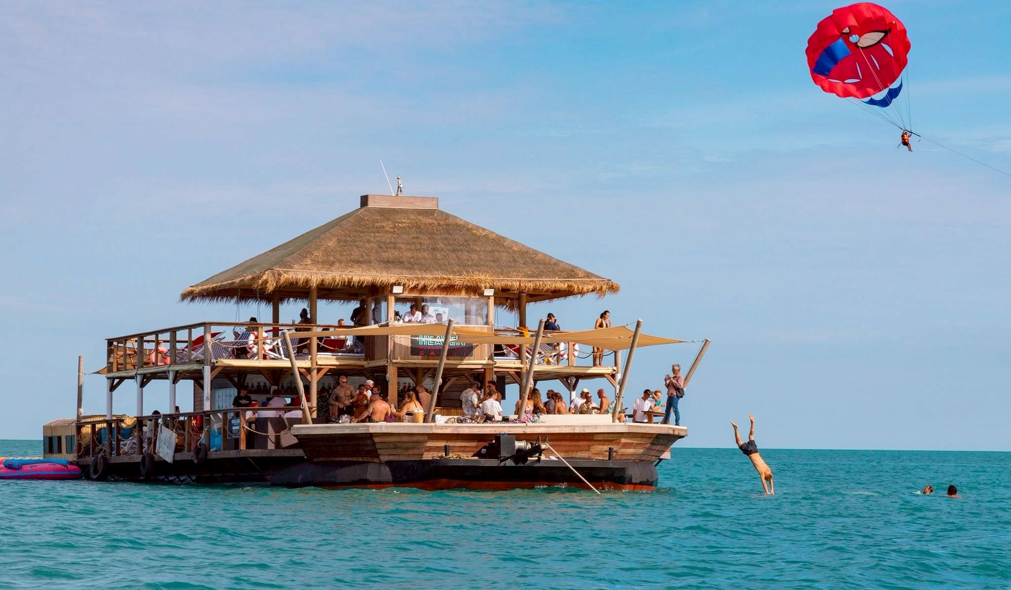Speedboat cruising to Koh Mudsum on a tropical island tour from Samui Island