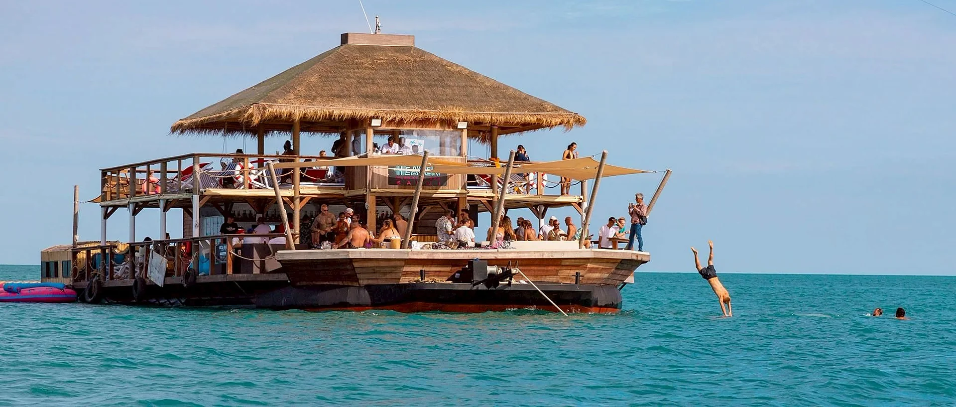 Speedboat cruising to Koh Mudsum on a tropical island tour from Samui Island