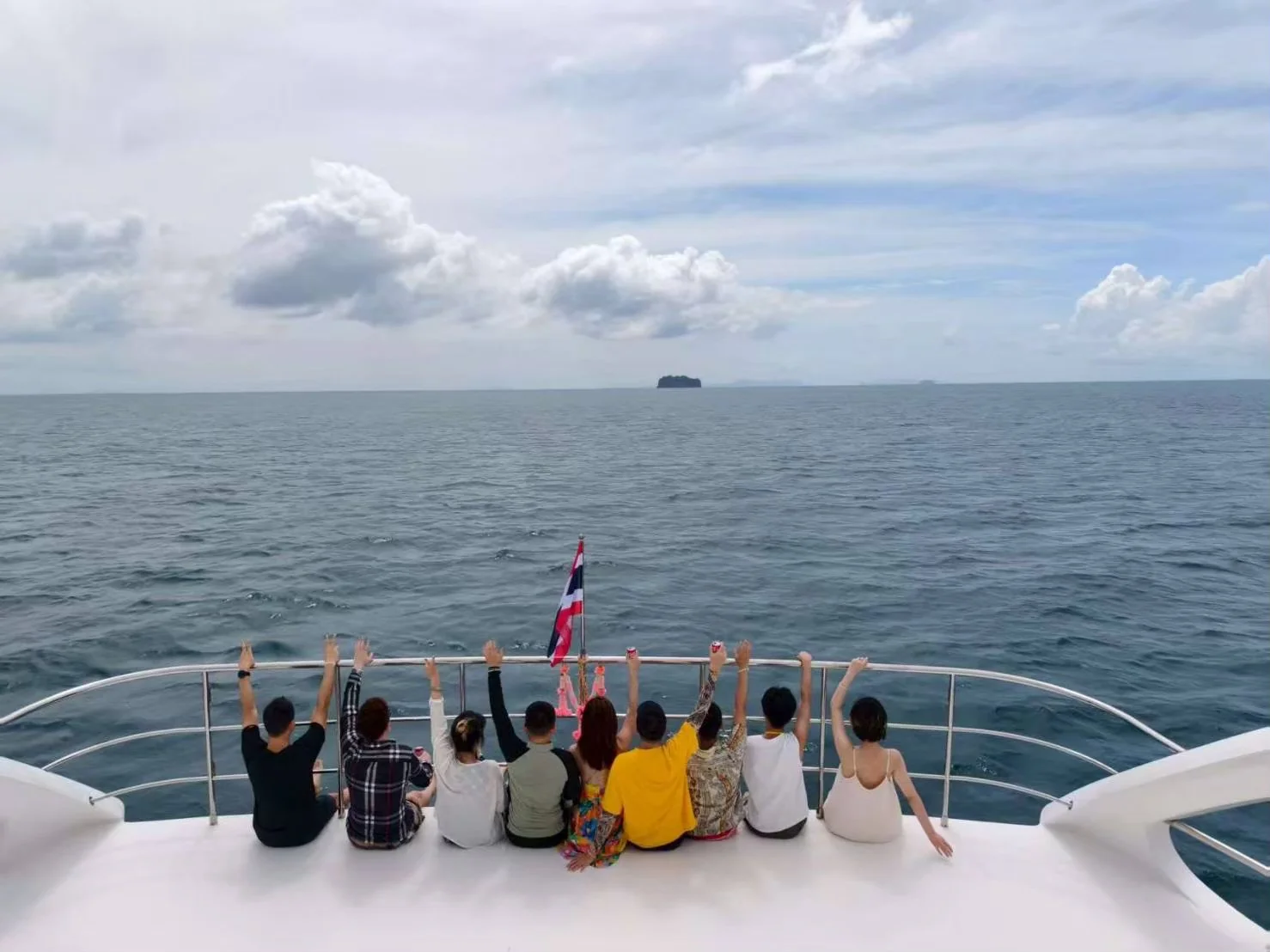 Phi Phi Island + Maithon Island Tour - By Luxury Catamaran Yacht + Lunch + SIC Transfer — image 9