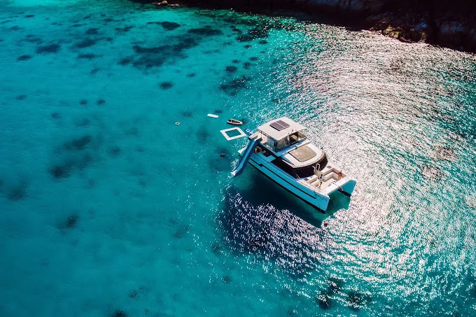 Turquoise waters and limestone cliffs of Pileh Lagoon, Phi Phi Leh, on the INDIGO island tour