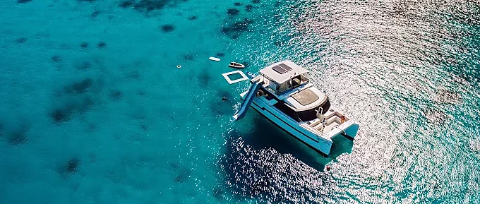 Turquoise waters and limestone cliffs of Pileh Lagoon, Phi Phi Leh, on the INDIGO island tour