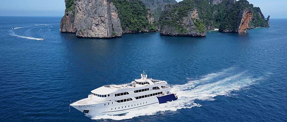 Phi Phi Island Tour (Big Boat) + Lunch + Shared Transfer (Silver Seat) - (Exclude National Park Fee)