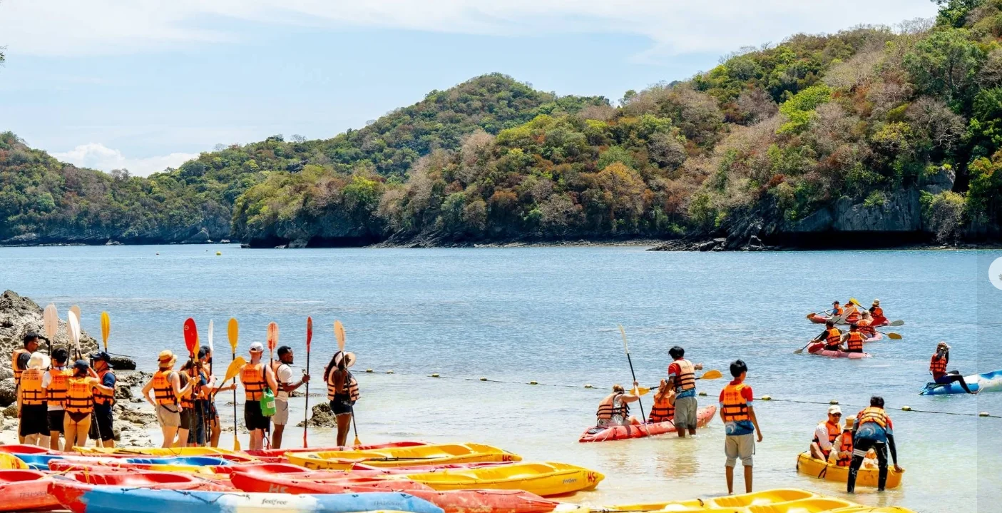 Angthong National Marine Park by Tour Boat (Big Boat) + Lunch + Transfer - (No Kayaking) — image 1