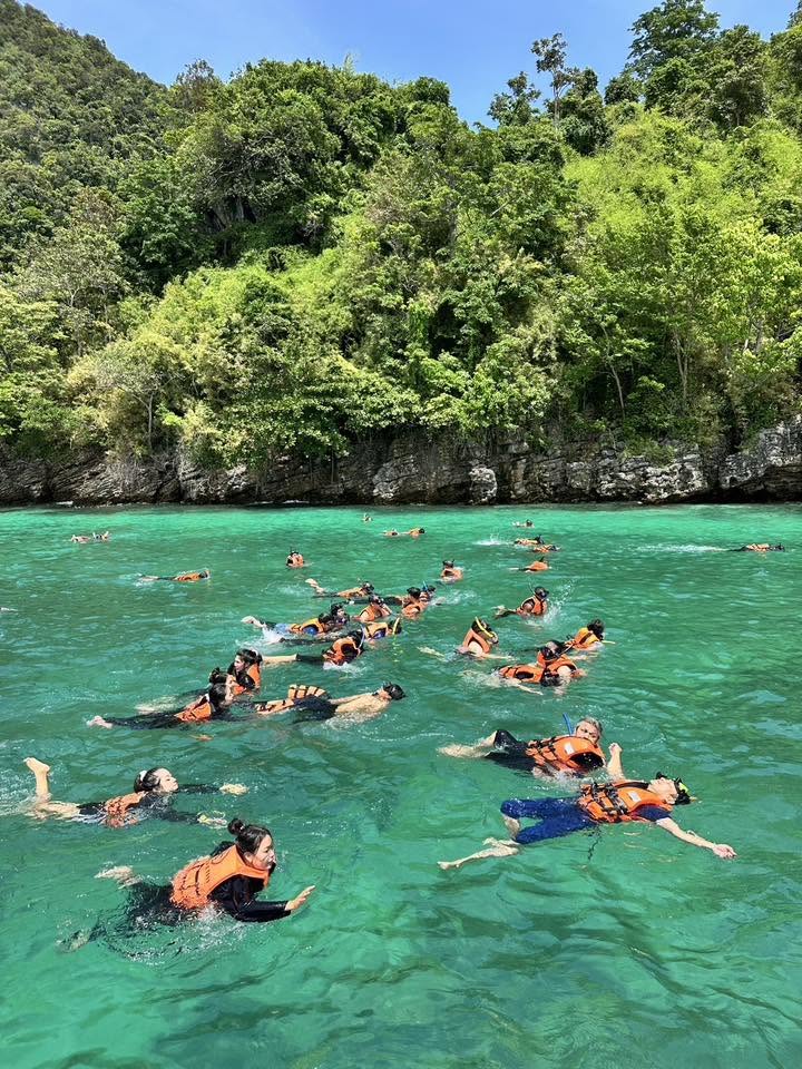 Phi Phi Island + Maya bay + Bamboo Island + Lunch + National Park Fee + SIC Transfer - (By Speed Boat) - Depart from Krabi — image 3