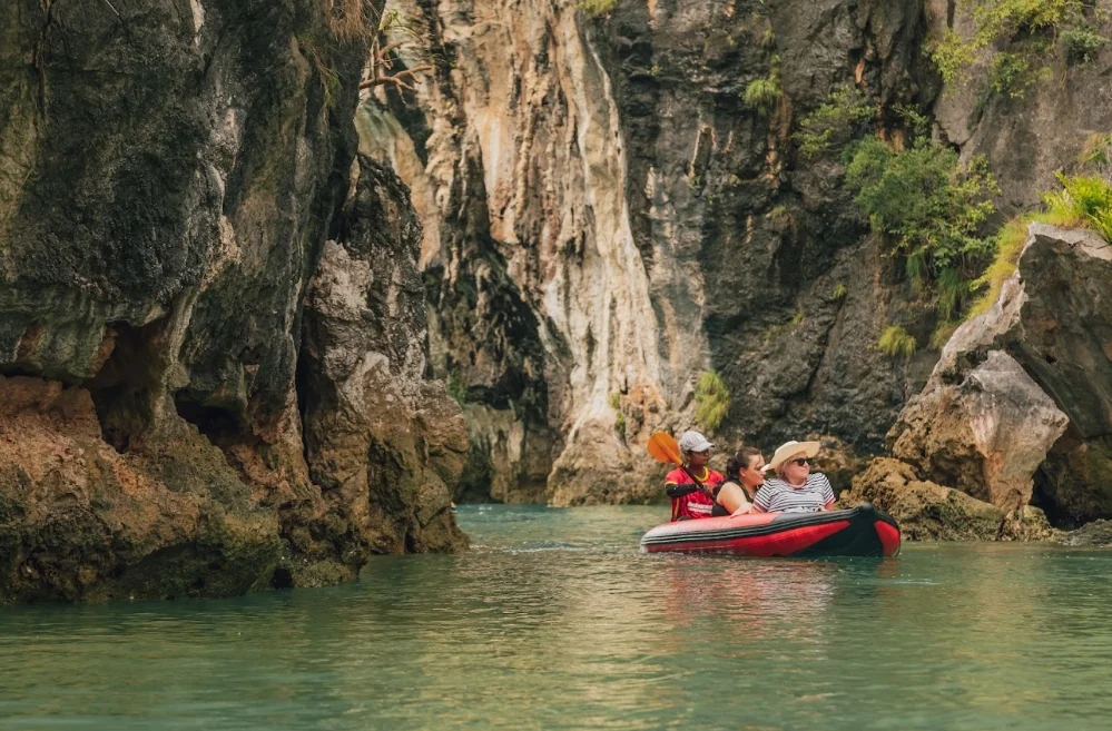 Phi Phi + James Bond + Bamboo + Khai Island One Day Trip by Speed Boat (Sawanu) + Canoe + Lunch + SIC Transfer (Include National Park Fee) — image 20