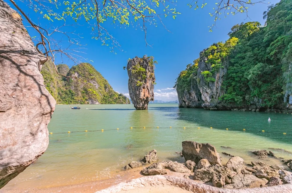 Phi Phi + James Bond + Bamboo + Khai Island One Day Trip by Speed Boat (Sawanu) + Canoe + Lunch + SIC Transfer (Include National Park Fee) — image 12