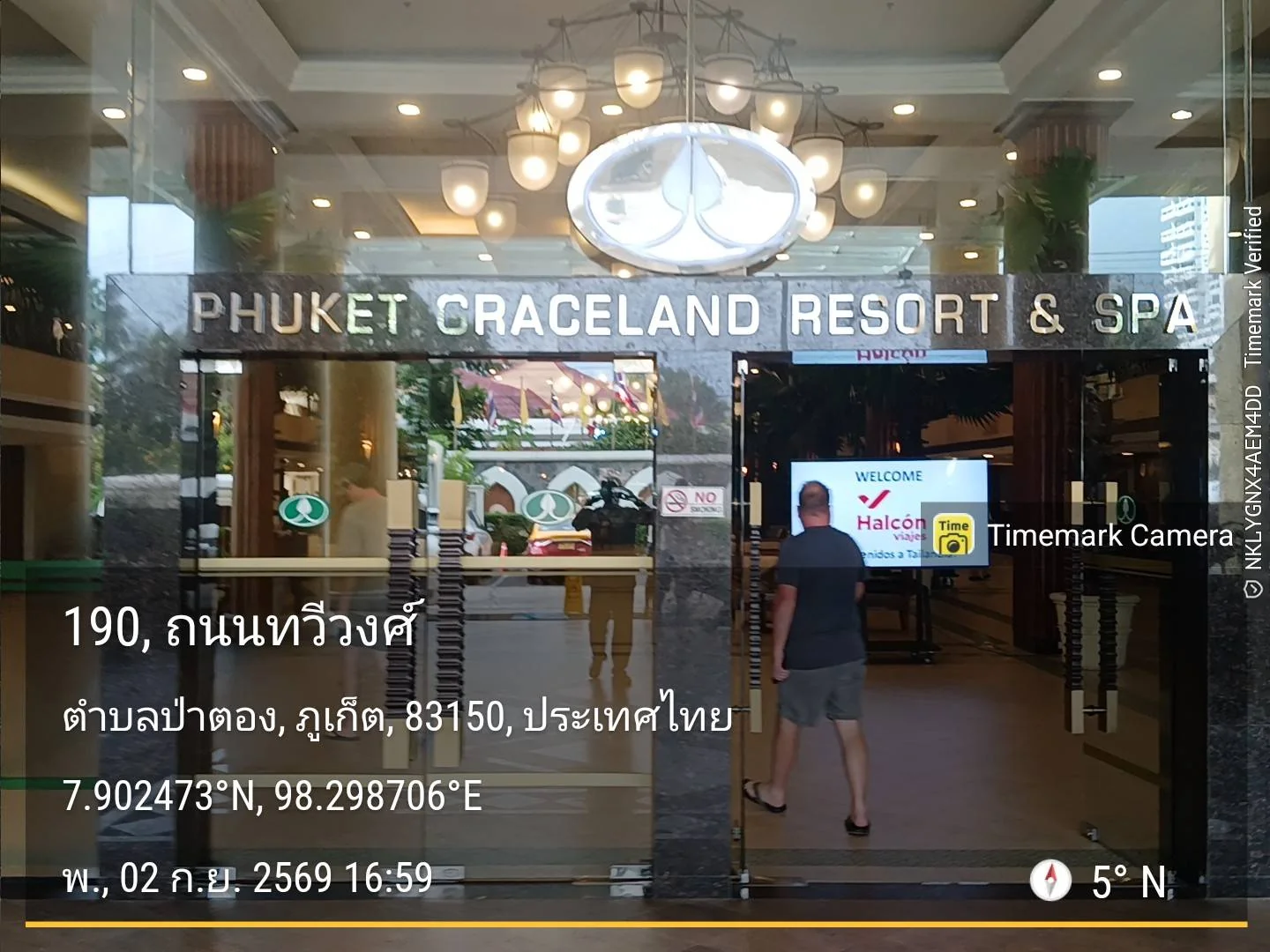 Guest arriving at Phuket Graceland Resort & Spa in Patong, Phuket
