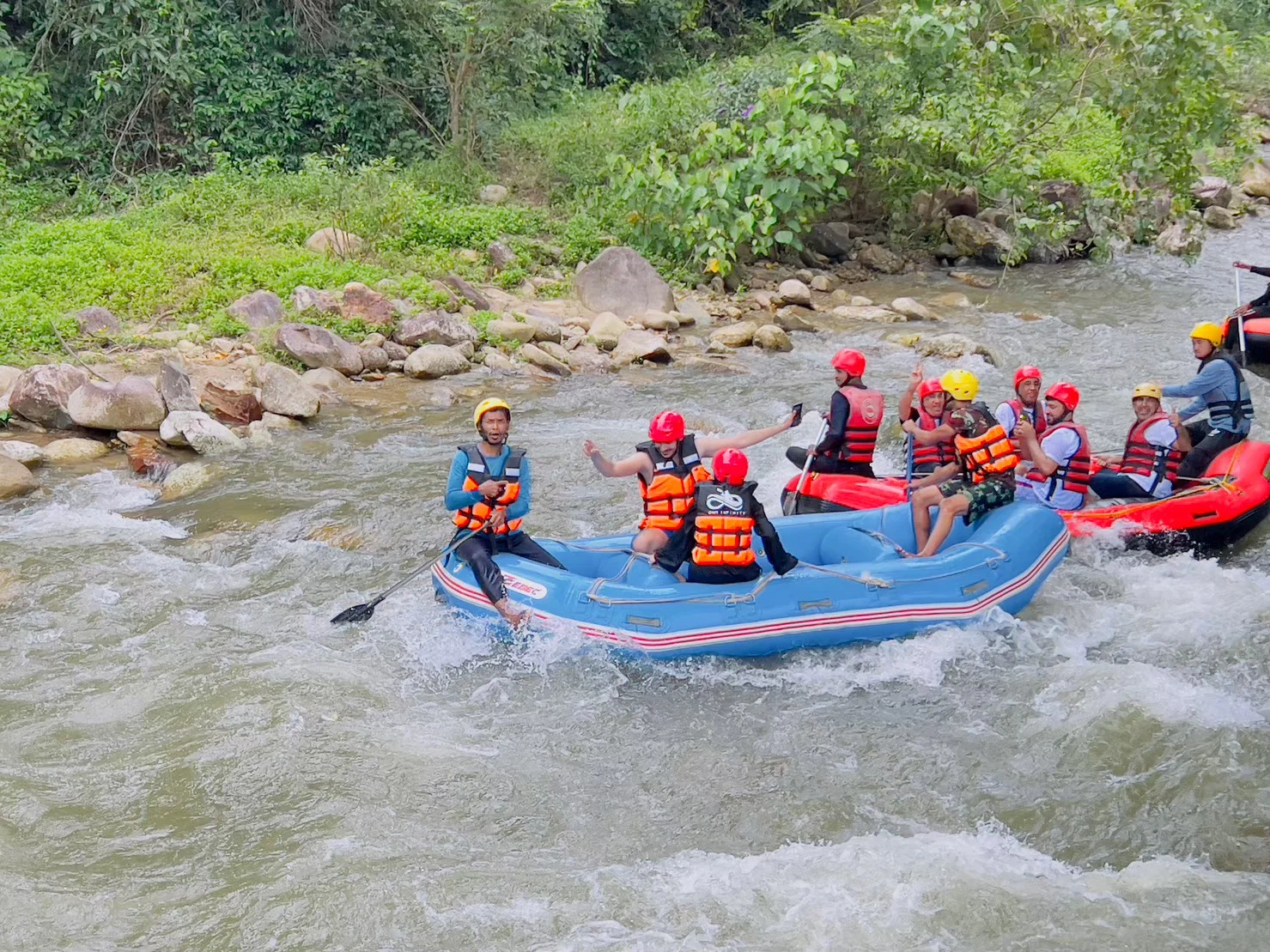 White Water Rafting (5 Km.) + Lunch + Zipline + SIC Transfer