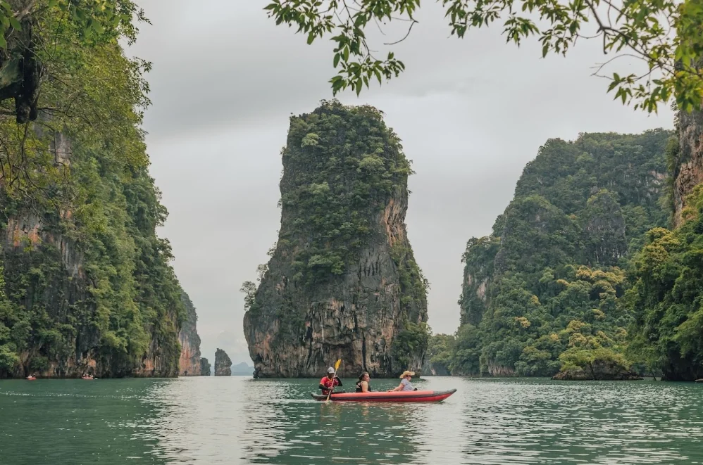 Phi Phi + James Bond + Bamboo + Khai Island One Day Trip by Speed Boat (Sawanu) + Canoe + Lunch + SIC Transfer (Include National Park Fee) — image 18