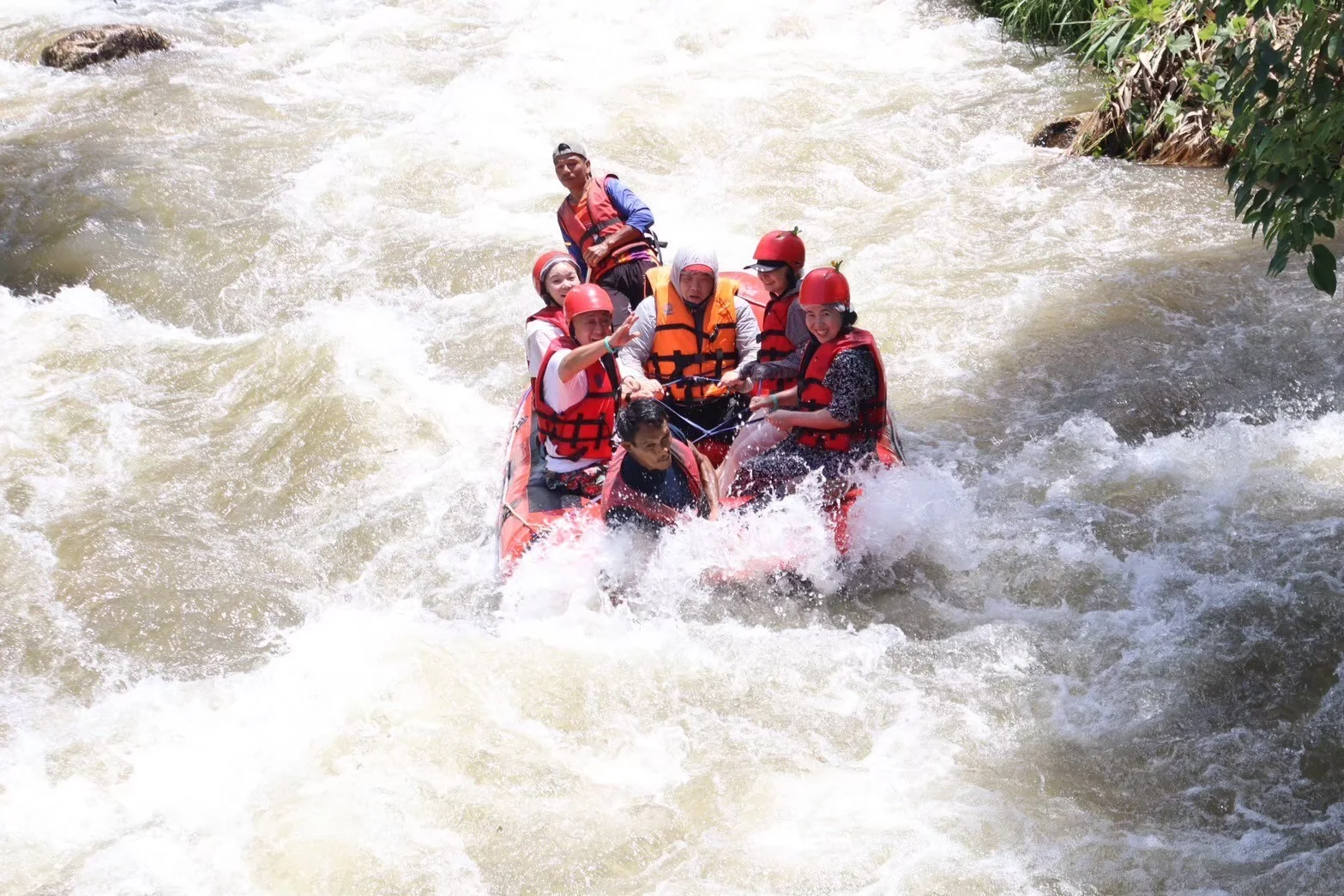 White Water Rafting 5.5 Km. + Elephant Trek 30 mins. + Waterfall + Lunch + Transfer — image 7