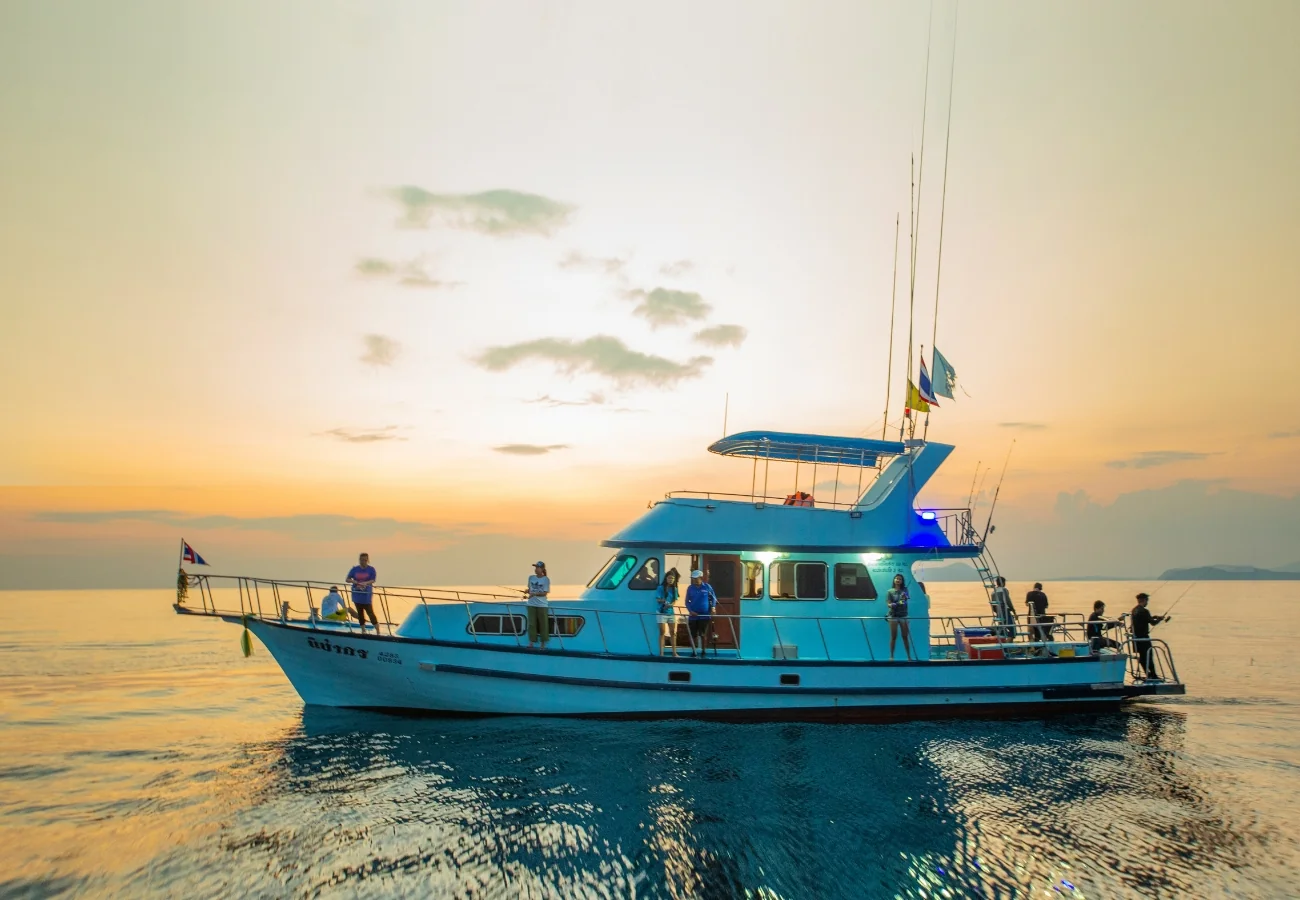 Full Day Big Game Fishing (Trolling & Spinning) + Lunch board + Transfer — image 1